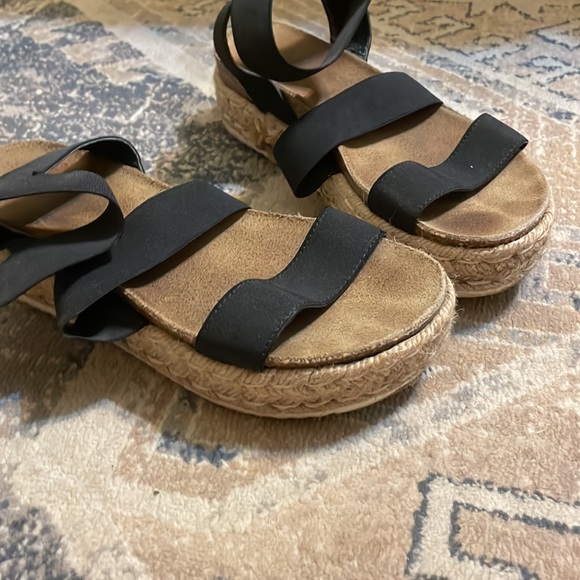 platform sandals - Picture 2 of 2